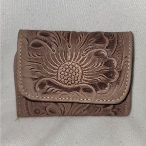 leather trifold wallets